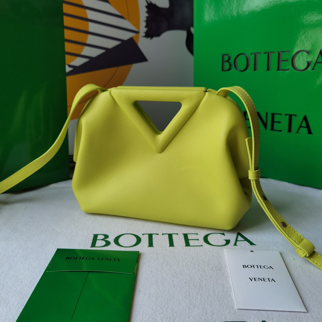 보테가베네타 The Triangle 미니 파우치 형광 숄더백